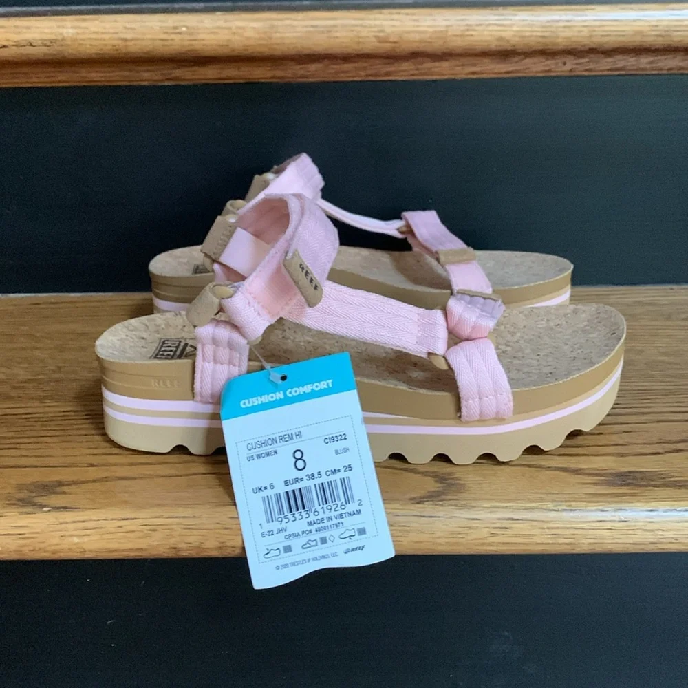 Reef. Pink Velcro sandals size 8.   ms - Picture 4 of 5